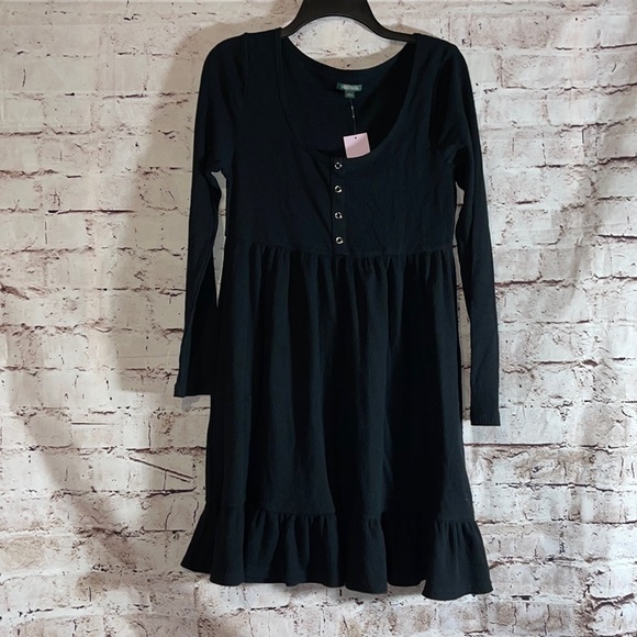 Dress - Picture 1 of 3